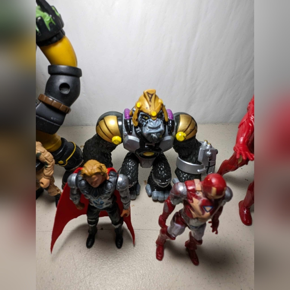 Random Action Figure Lot - Picture 5 of 5